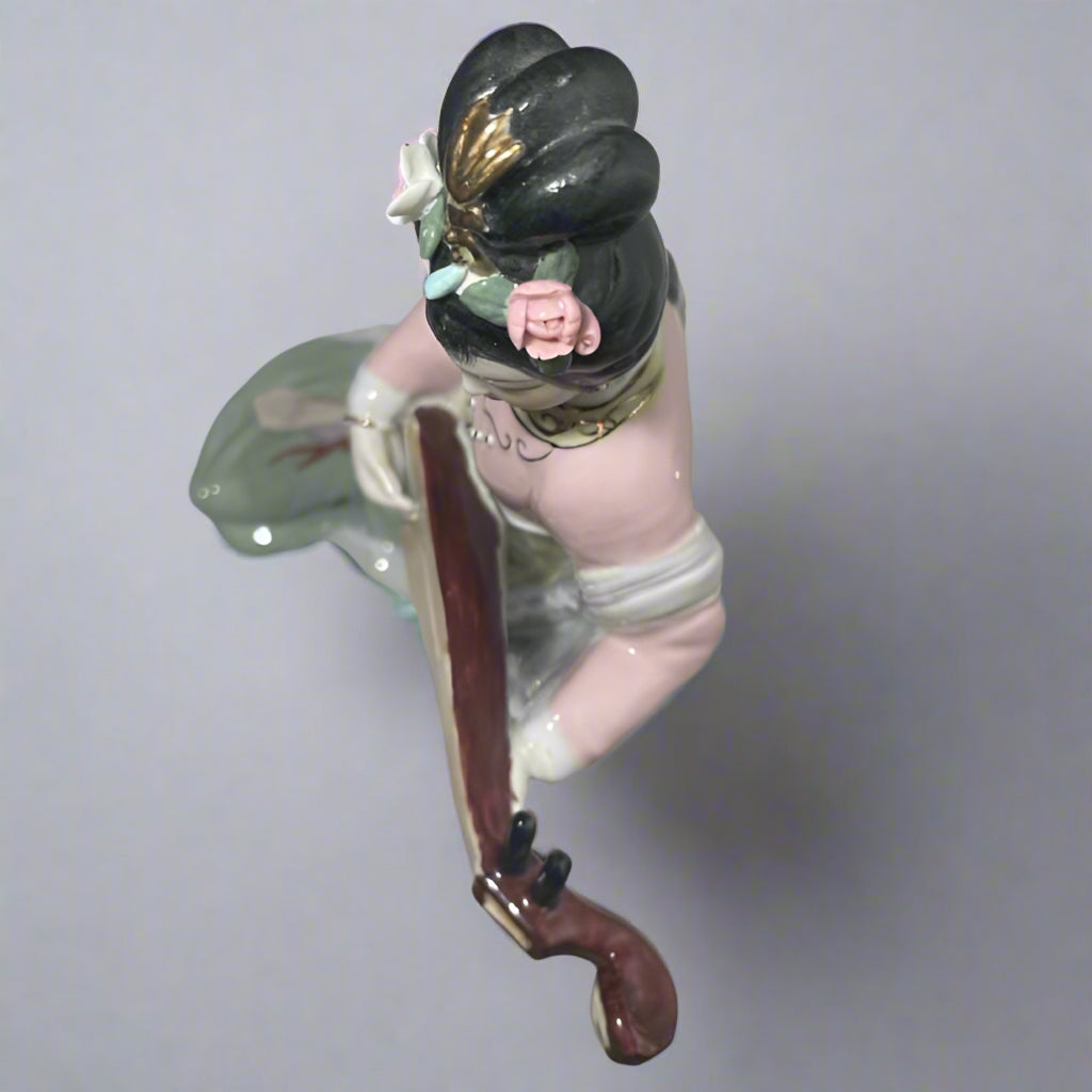 Hand-Painted Porcelain Lady Playing Pipa – Elegant Oriental Décor